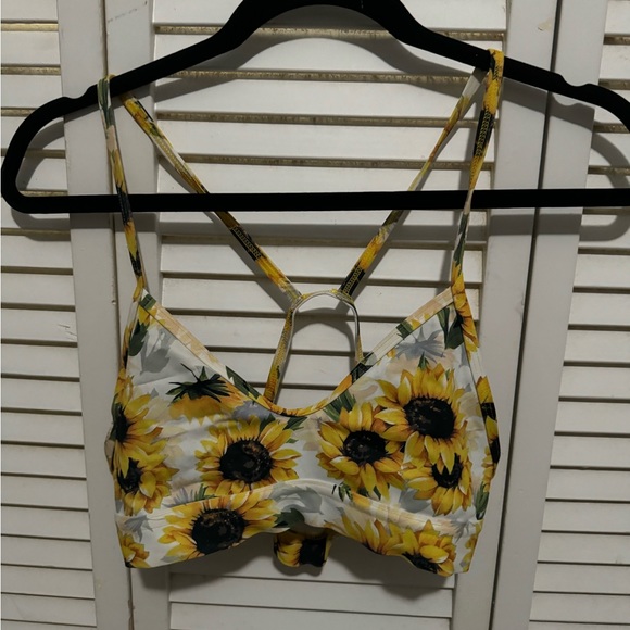 Jolyn Clothing Other - Jolyn Mara top Sunflower print (L)